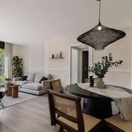 Punta - 3 Bedrooms With Pool In Les Corts *